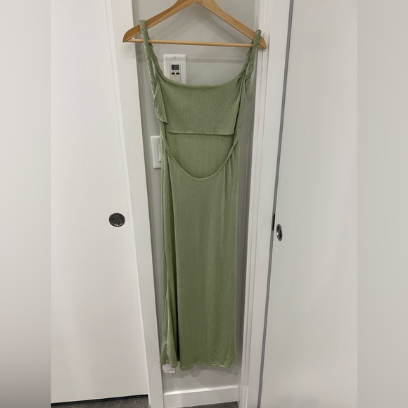 The Commense green midi dress - Picture 5 of 6